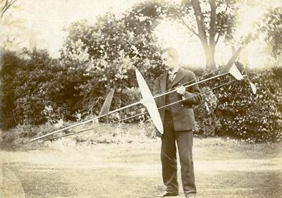 Image courtesy of Hartley Library, University of Southampton;1. MS 107/3: Lanchester with one of his model gliders used for investigating stability of flight